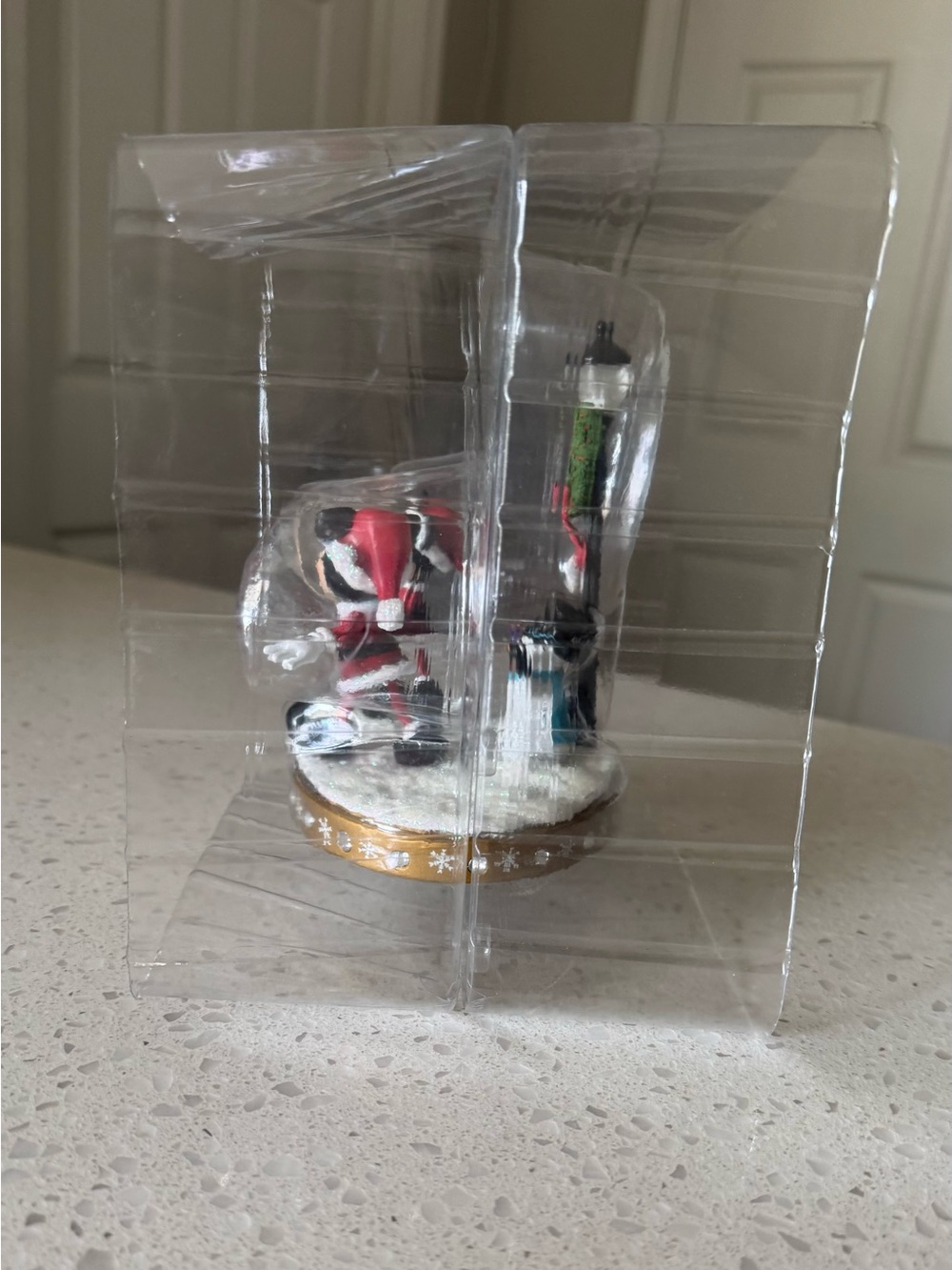 2020 Disney Parks Holiday Santa Mickey & Minnie Light-up Figurine - Picture 8 of 12